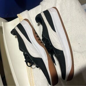 Puma Men's Black and White Sneakers size 12